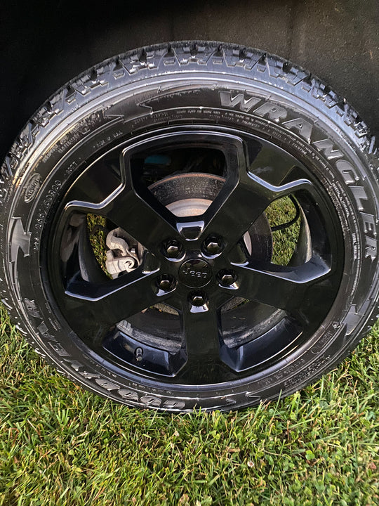 Jeep Wheel Lug Nuts M14x1.5 | Jeep Gladiator, Grand Cherokee, Wagoneer, Wrangler | Black Stainless Steel Wheel Nuts