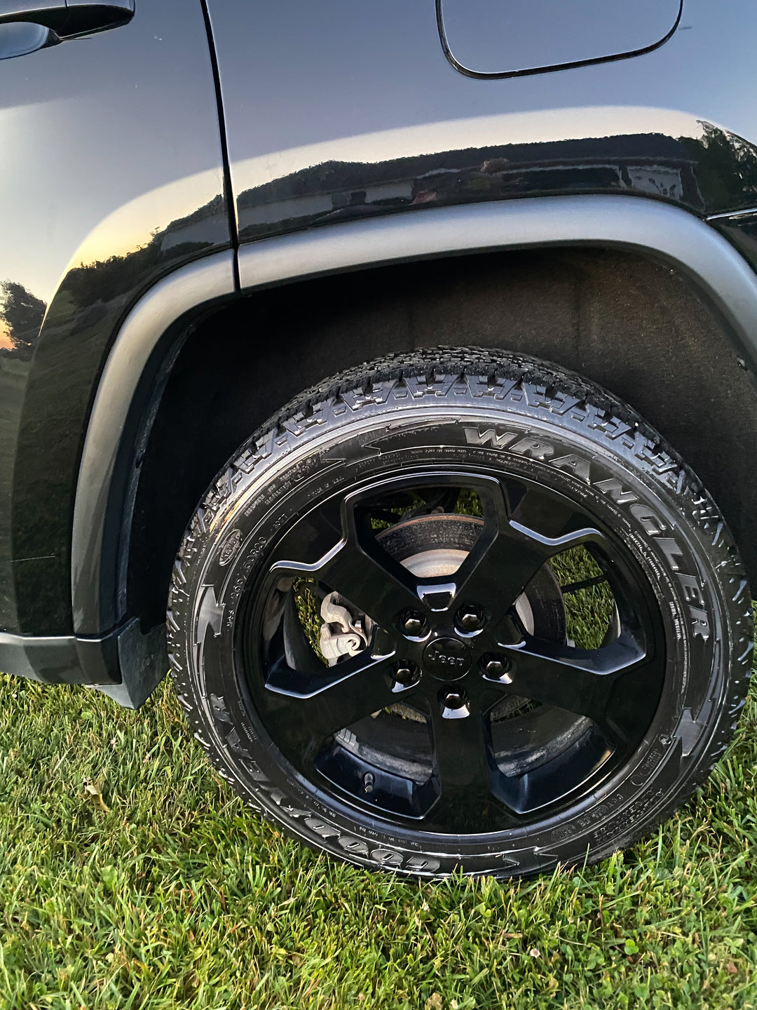 Jeep Wheel Lug Nuts M14x1.5 | Jeep Gladiator, Grand Cherokee, Wagoneer, Wrangler | Black Stainless Steel Wheel Nuts